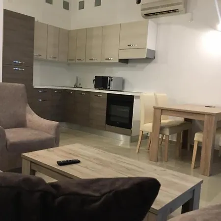 Apartment Viktoria Apartman *