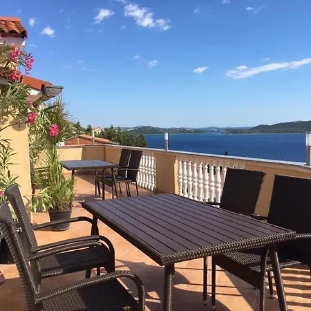 Apartment Viktoria Apartman Drage